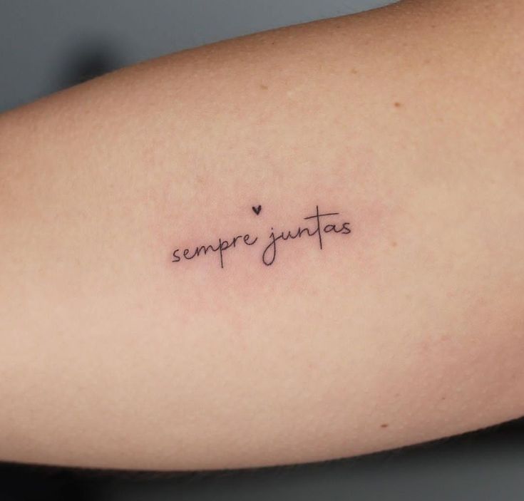 a tattoo that reads,'sempre supitas '