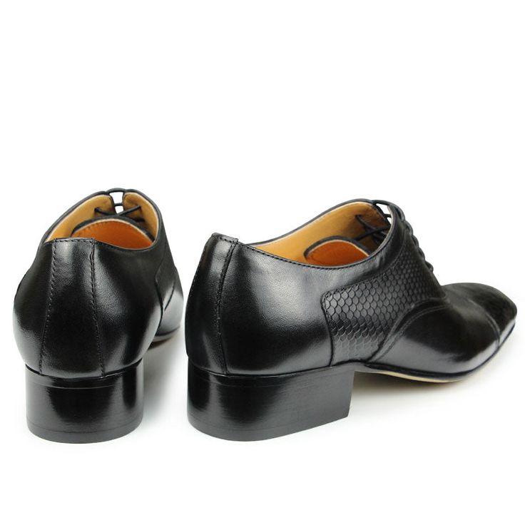 Make a statement with the Black Moon Luxury Shoe! Sleek and stylish, these black leather shoes are sure to add a touch of glamour and panache to any outfit. With comfortable lace-up closure and durable construction, these shoes will last longer than just one night! SPECIFICATIONS Upper-Genuine Leather Type: Cow Leather Upper Material: Genuine Leather Toe Shape: Pointed toe Shoes Type: Oxfords Season: Spring/Autumn Pattern Type: Print Outsole Material: Rubber Lining Material: PU Insole Material: