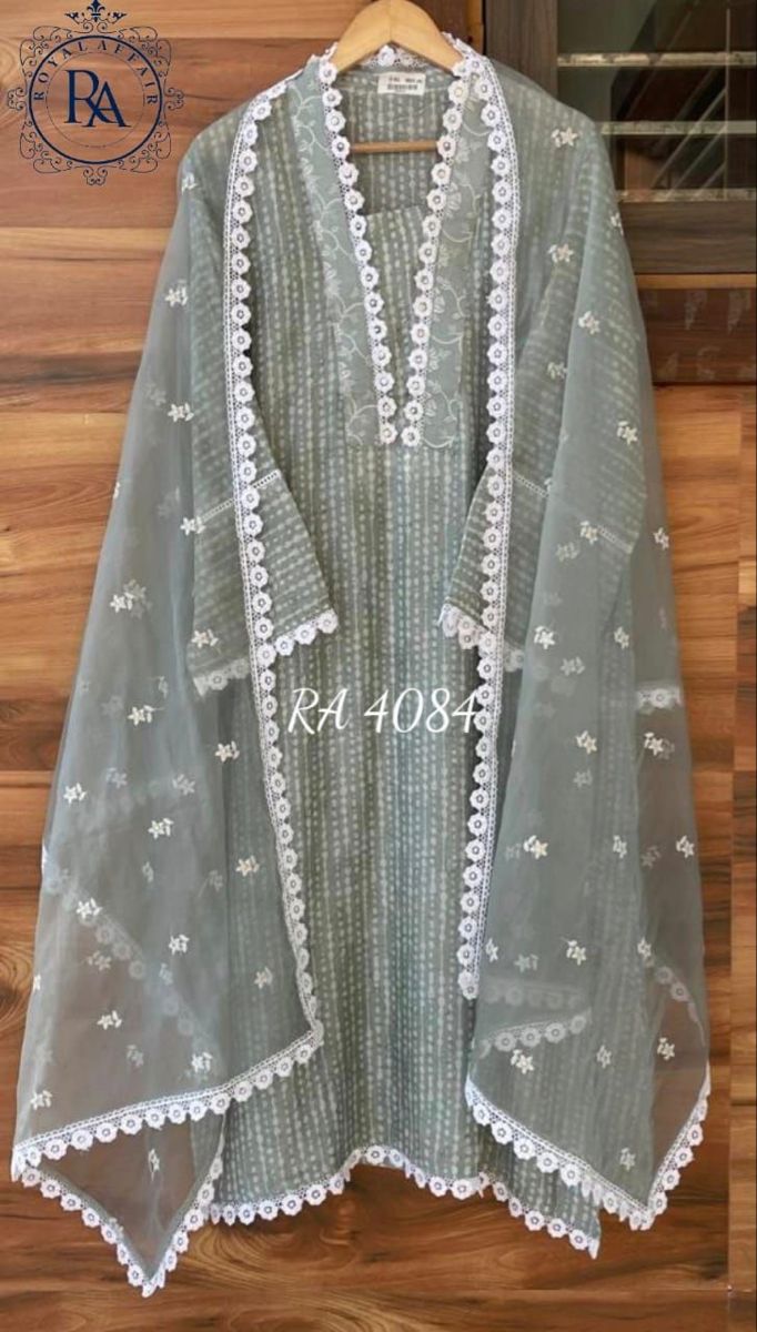 Kurti Neckline, Cotton Suit Designs, Lace Suit, Winter Suits, Lace Dress Design, Designer Kurti Patterns, Neck Designs For Suits, Trendy Shirt Designs