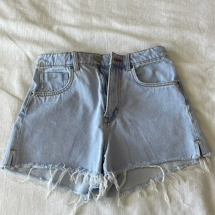 Perfect Condition Chic Light Wash Straight Leg Jean Shorts, Light Blue High Waist Denim Jean Shorts, High Waist Light Blue Denim Jean Shorts, Trendy Light Blue Denim Jean Shorts, Trendy Light Wash Zara Jean Shorts, Chic Light Wash Zara Bottoms, Trendy Light Wash Zara Shorts, Trendy Zara Light Wash Jean Shorts, Zara Chic Light Wash Bottoms