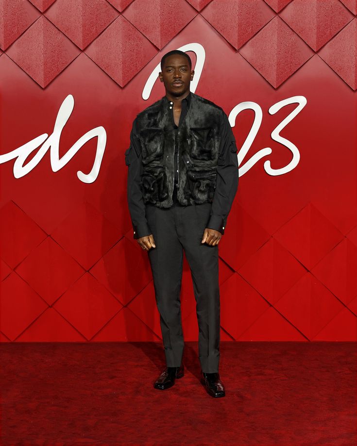 (1) PRADA on X: "Prada Ambassador Damson Idris, Archie Madekwe and Allison Oliver wore #Prada while attending the Fashion Awards in London. #PradaPeople #FashionAwards #TFA https://t.co/WG7tHVgQQJ" / X Prada Ambassador, Damson Idris, London Boy, Abs And Cardio Workout, Dress Up Outfits, Fashion Awards, Man Candy, Black Excellence, Prada Men