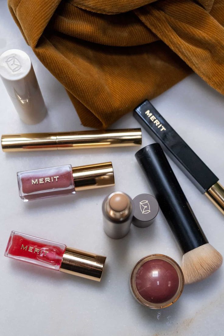 I have been using and loving Merit Beauty for a while now. This post shares my favorite products in my 5-minute Merit makeup routine. Merit Makeup, Everyday Parisian, What To Pack For Paris, Merit Beauty, Klorane Dry Shampoo, What To Wear In Paris, Paris In The Fall, 5 Minute Makeup, Raspberry Beret