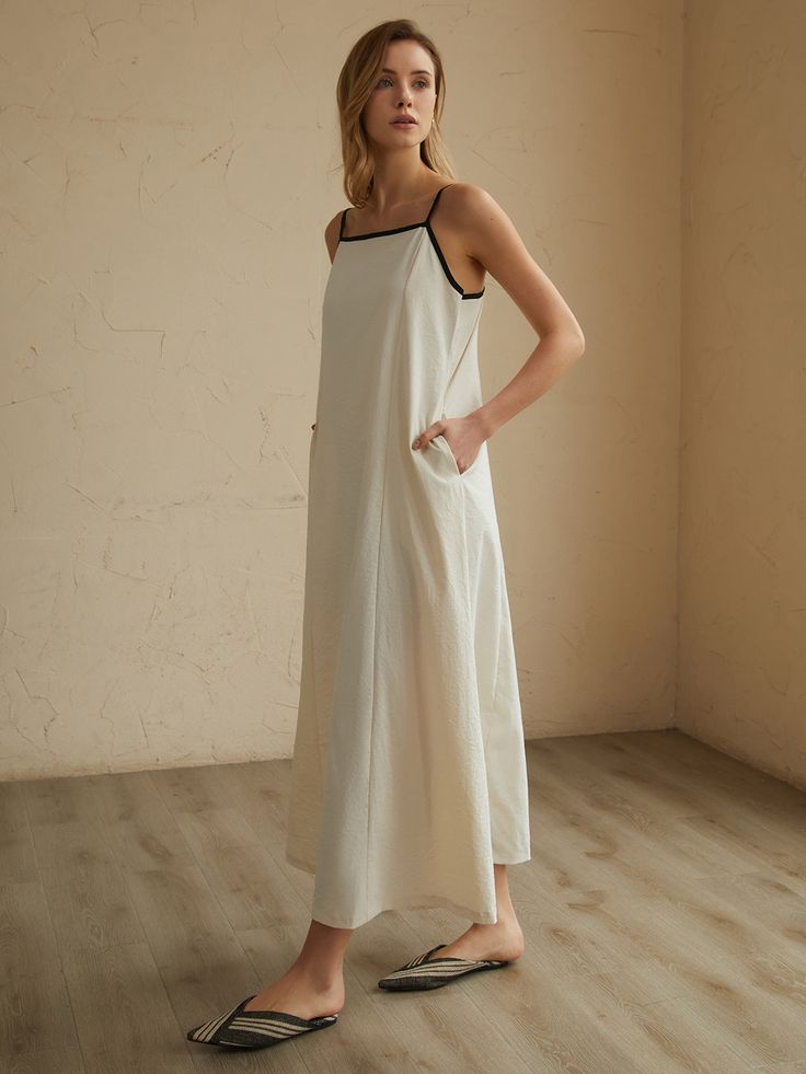 DETAILS
Composition: 100% Polyester
Design: Plain
Style: Casual
Thickness: Regular
Sheer: No
Material: Woven Fabric
Sleeve Length: Sleeveless
Neckline: Low cut
Occasion: Leisure, Vacation Long White Dress Casual, Black Sleeveless Midi Dress, Y2k Summer Outfits, Jeans Overall, Tank Outfit, Evolution Of Fashion, Plain Style, Jeans Cargo, Maxi Robes