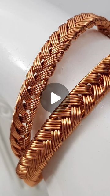 Thick Wire Jewelry, Copper Wire Art Ideas, Wire Bracelets, Diy Wire Bracelet, Wire Bracelets Diy, Wire Bracelet Tutorial, Copper Jewelry Diy, Handmade Copper Bracelet, Copper Earrings Handmade