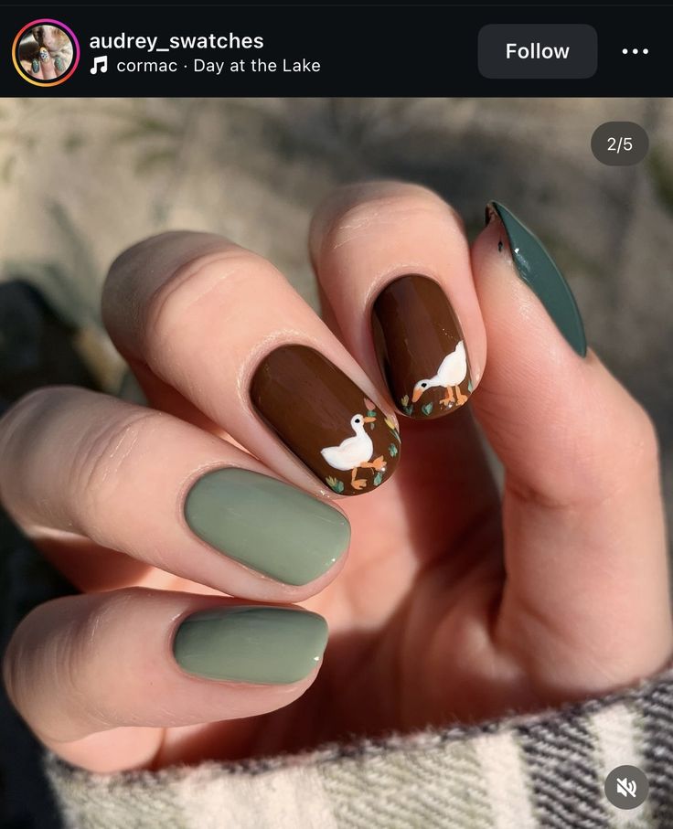 Green Nail Inspiration Short, Fall Nails Pastel, Matte Pumpkin Nails, Nail Designs No Extensions, Outdoor Themed Nails, Gel Nails Ideas Western, Dark Green Fall Nails Designs, Nail Art Detailed, Winter Nails Natural Nail