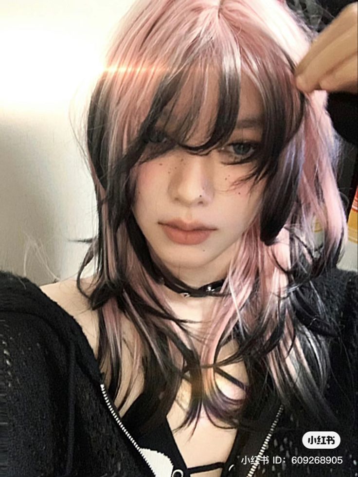 Japanese Hair Color, Pink And Black Hair, Two Tone Hair, Two Toned Hair, Dyed Hair Inspiration, Pretty Hair Color, Greasy Hair Hairstyles, Japanese Hairstyle, Hair Stylies