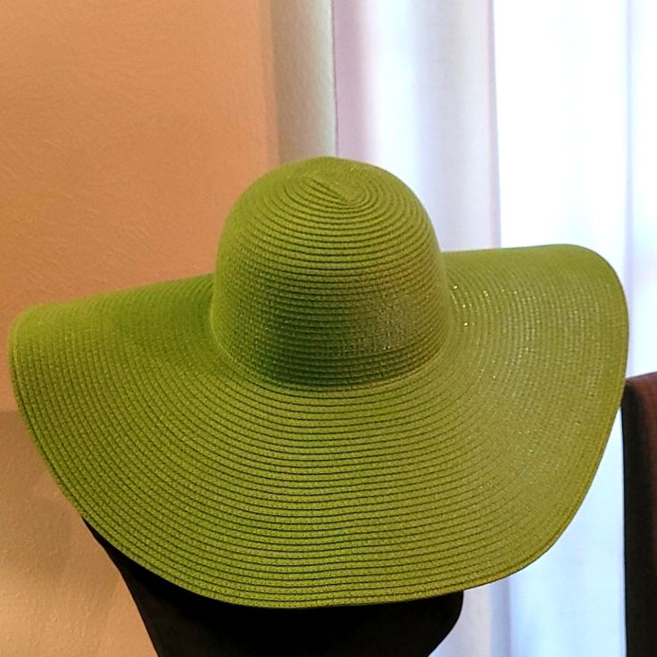 Green Floppy Hat Trendy Solid Color Sun Hat With Curved Brim, Chic Lined Hats With Curved Brim, Chic Solid Color Sun Hat With Flat Brim, Spring Straw Hat Wide Brim One Size, Wide Brim Straw Hat One Size For Spring, Spring Wide Brim Straw Hat One Size, One Size Flat Brim Sun Hat For Vacation, Spring Vacation Hats One Size, Chic Spring Hats