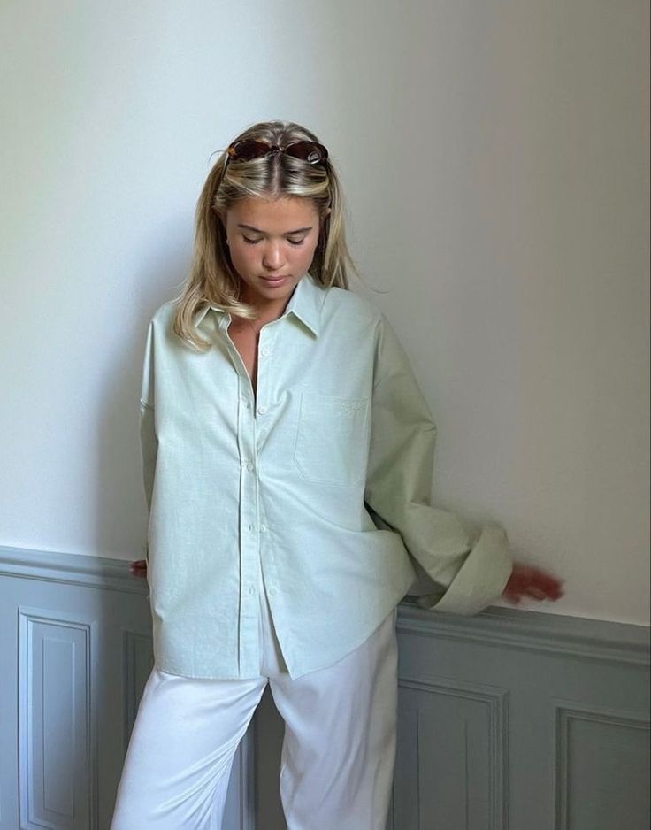 Breezy Shirt, Matilda Djerf Style, Linen Pants Outfit, Djerf Avenue, Outfit Look, Swaggy Outfits, Mode Inspo, Mode Vintage, Looks Style