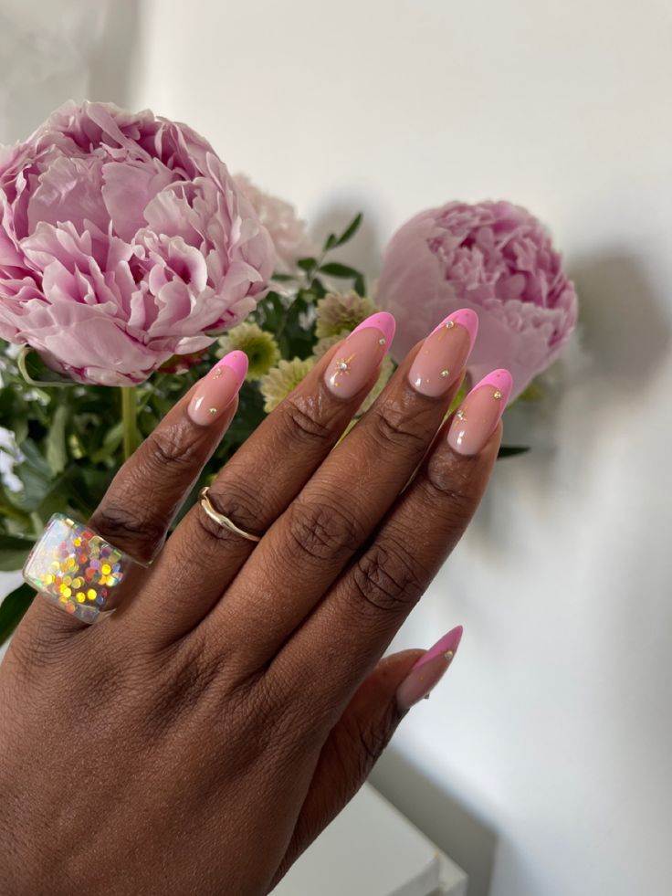 Acrylic Nails Coloured Tips, Pink French Tip Nails Black Women, Pink French Oval Nails, Spring Nails 2024 Trends French, Pink Oval French Tip Nails, Almond Nails Pink French Tip, Pink Almond French Nails, Pink Oval Acrylic Nails, Pink Almond French Tip