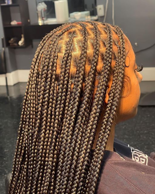 Natural Looking Box Braids, Smeduiem Knotless, Small Knotless, Braided Hairstyles For Black Women Cornrows, Big Box Braids Hairstyles, Quick Natural Hair Styles, Box Braids Hairstyles For Black Women, Cute Braided Hairstyles, Braided Cornrow Hairstyles