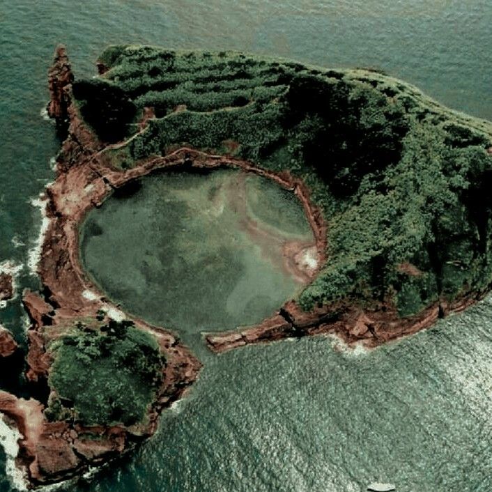 an island in the middle of the ocean