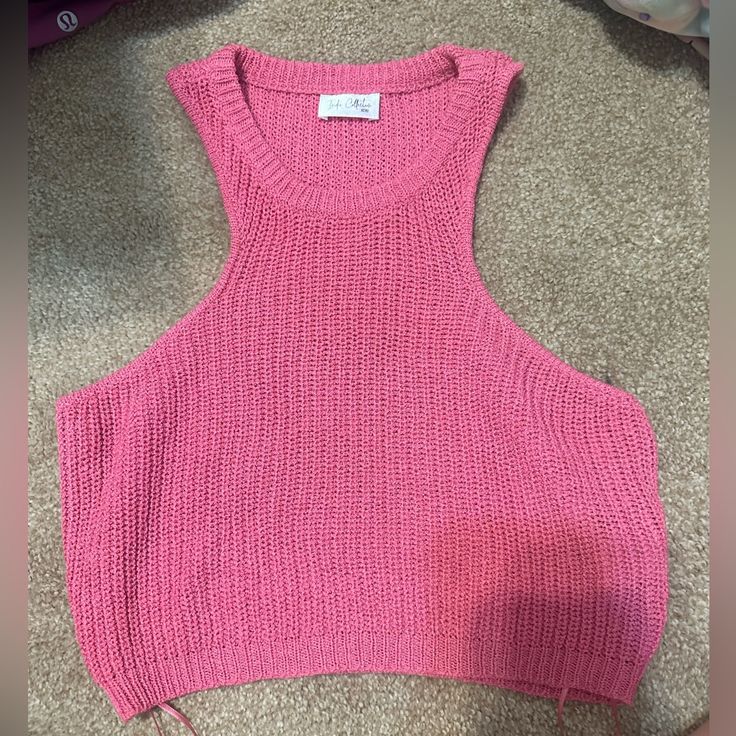 Never Worn - Boutique Top. #Pinktop #Top #Knittop Trendy Pink Ribbed Tops, Trendy Ribbed Pink Tops, Spring Pink Crew Neck Tank Top, Chic Pink Knitted Top, Pink Fitted Cropped Knit Top, Pink Crew Neck Tank Top For Spring, Fitted Pink Cropped Knit Top, Fitted Pink Textured Knit Top, Fitted Textured Knit Pink Top