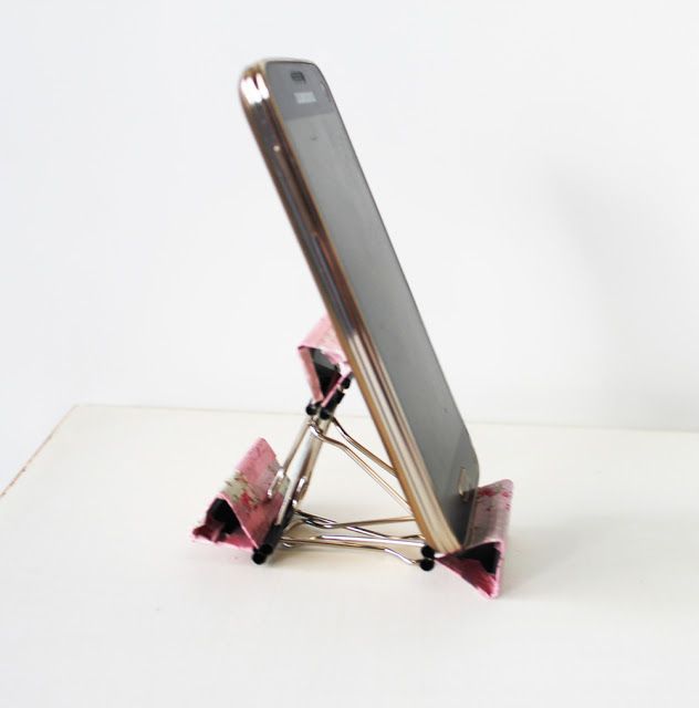 a cell phone sitting on top of a stand