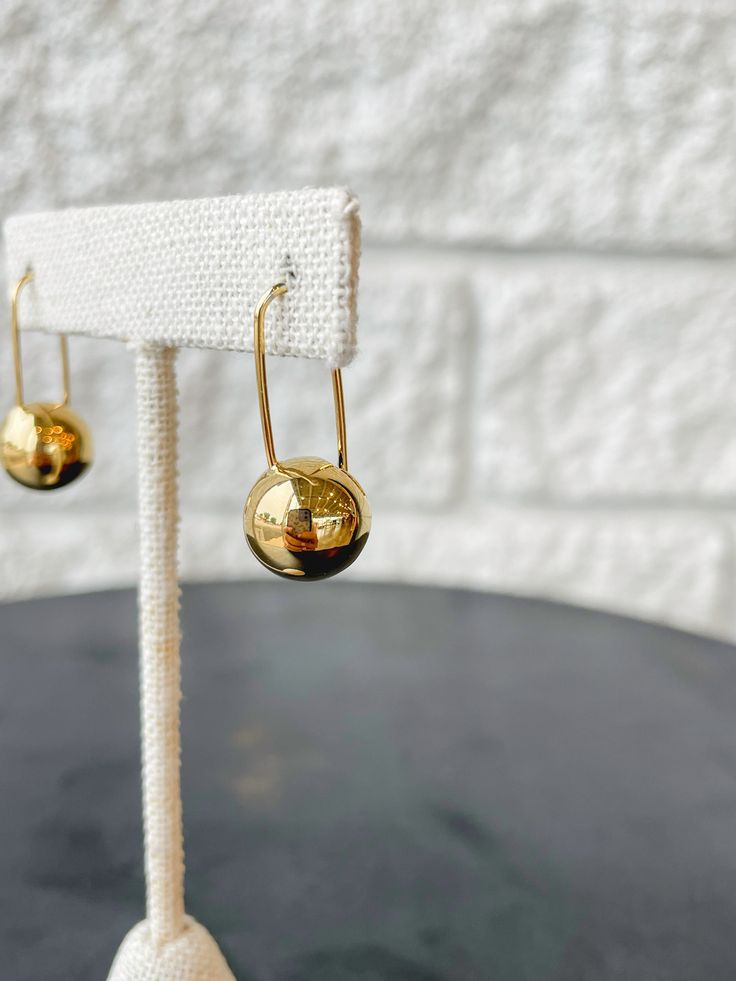 The metal spheres and mobile-inspired design create a contemporary and weightless variation of the classic drop earring. Finished in luxurious high-polish gold. Modern Gold Plated Earrings For Formal Events, Modern Gold Plated Earrings For Formal Occasions, Modern Gold Plated Evening Earrings, Modern Dangle Earrings With Polished Finish, Modern Gold Plated Earrings For Evening, Modern Matte Gold Metal Earrings, Modern Gold Earrings With Shiny Finish, Modern 14k Gold Hoop Earrings For Evening, Modern Metal Drop Hoop Earrings