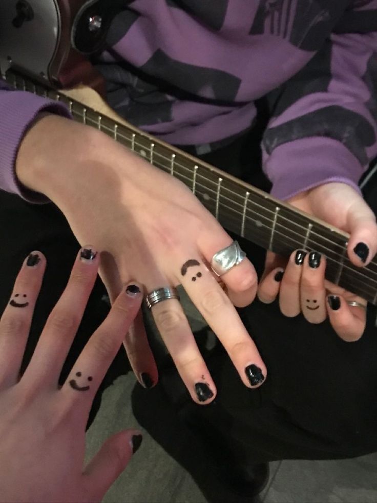 Black Nail Polish Aesthetic Grunge, Men Nail Polish Aesthetic, Nail Polish Aesthetic Grunge, Short Nails For Guitar Players, Black Nail Polish Men, Men With Nail Polish, Chipped Nail Polish Aesthetic, Short Black Nails Aesthetic, Black Nail Polish Aesthetic