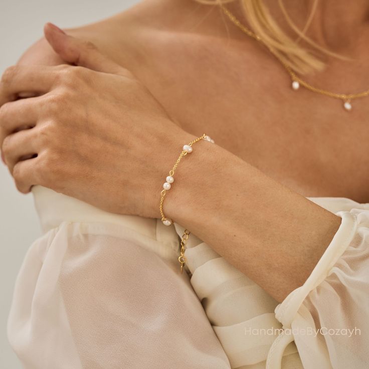 Minimalist Pearl Bracelet, Dainty 14K Gold Plated Pearl Bracelet, Birthday Gifts, Bridesmaid Pearl Bracelet, Gift for Her, Christmas Gift  ♡ H O W - to - O R D E R  ♡ --- Select from the drop down menus and ADD to your CART. * Color -- SILVER - Sterling Silver -- GOLD - 18K Gold Plated * Material: Beads: 925 Sterling Silver ; Brass * Finish Plated: Sterling Silver, 18K Gold  ♡ READY - for - GIFT  ♡ Packaged with 💌💙 in a little gift box  N O T E 💕 * Real freshwater pearls usually come with ver Delicate Gold Charm Bracelet For Wedding, Elegant Bracelets For Bridesmaid Gift, Minimalist Adjustable Charm Bracelet For Wedding, Delicate Adjustable Gold Bracelet For Gift, Minimalist Gold Charm Bracelet For Wedding, Delicate Bracelets For Bridesmaid Gift On Mother's Day, Delicate Pearl Bangle Bracelet As Gift, Dainty Gold Bracelet For Wedding And Mother's Day, Dainty Yellow Gold Beaded Wedding Bracelet