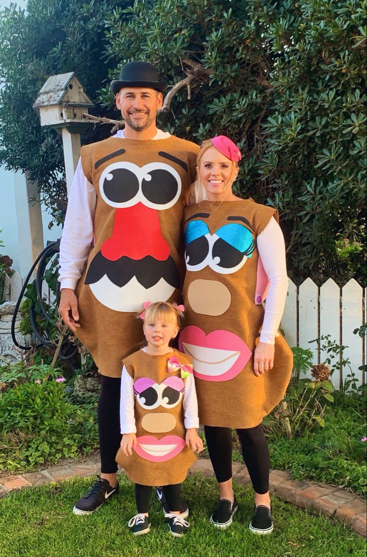 DIY Halloween Costume Potato Head Costume, Mr Potato Head Costume, Toy Story Potato, Cheese Costume, Diy Adult Halloween Costumes, Halloween Dress Up Ideas, Mrs Potato Head, Toy Story Costumes, Halloween Coustumes