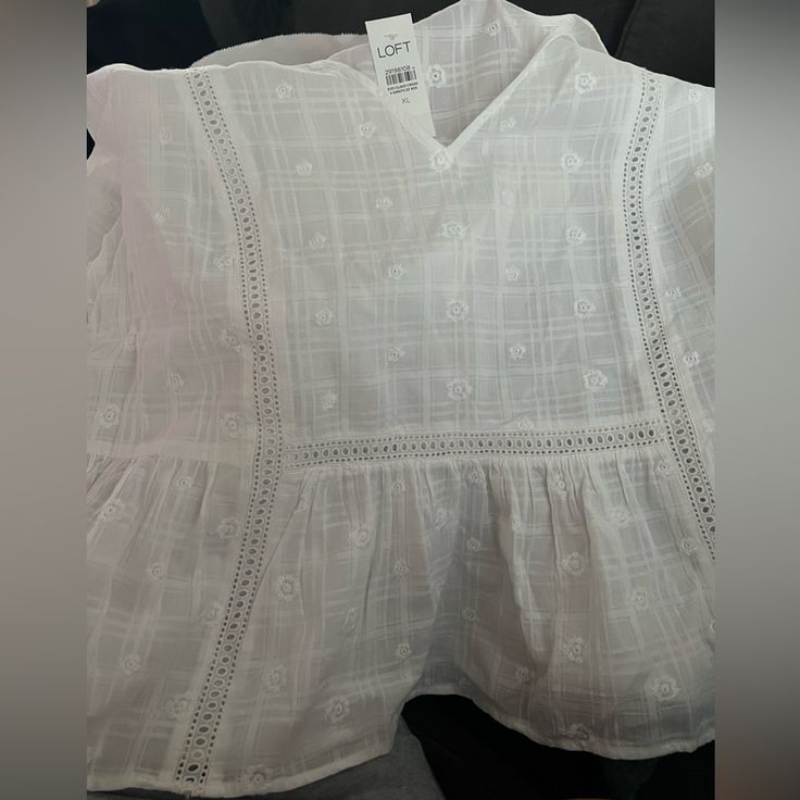 Size:Xl Material:Lace Neckline:V-Neck Sleeve Style:Long Sleeve Size Type:Regular **New With Tags** Like New Loft Size Xl Babydoll Top Longsleeves V Neck Embroidered Casual White Tops With Broderie Anglaise, Casual White Blouse With Broderie Anglaise, White Casual Blouse With Broderie Anglaise, White Broderie Anglaise Casual Blouse, White Broderie Anglaise Blouse Casual Style, Cute White Blouse For Daywear, Cute V-neck Top With Lace Trim, Cute White Blouse With Floral Embroidery, Cute White Blouse With Lace Trim