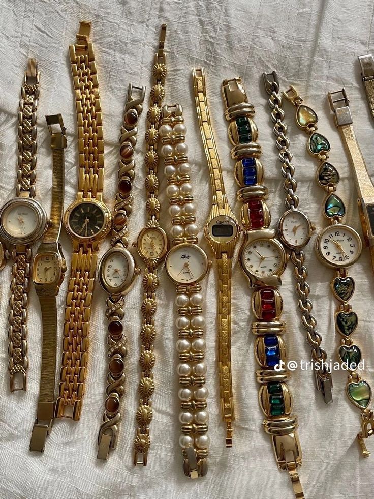 Cool Watches Women, Antique Watches Vintage, Vintage Italian Jewelry, Antique Watches Women, Vintage Gold Watch Women, Vintage Watches Antique, Vintage Gold Watches, Vintage Gold Jewellery, Vintage Womens Watch