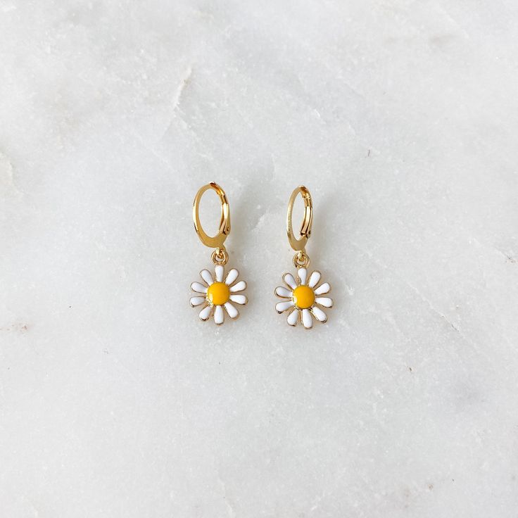 Dainty mini hoop earrings featuring a white daisy charm ❀❀ INFO: ❀❀ ➳ Hoop size: 12.5 mm x 14.5 mm ➳ Daisy charm size: 11 mm ➳ Hoops are gold plated stainless steel ➳ Daisy charm is gold plated brass ❀❀ PURPLE & GREEN DAISY EARRINGS: ❀❀ https://www.etsy.com/listing/1063301184/mini-daisy-hoop-earrings-in-lilac-purple?ref=shop_home_active_1 ❀❀ VIEW MORE EARRINGS: ❀❀ https://www.etsy.com/shop/bitsnpiecess/?section_id=23539584 ❀❀ SHIPPING & PROCESSING: ❀❀ Please refer to my shop announcement Trendy White Huggie Earrings For Everyday, Everyday Trendy White Huggie Earrings, Trendy White Huggie Hoop Earrings, Cute White Huggie Jewelry, Trendy White Daisy Shaped Jewelry, Trendy White Daisy-shaped Jewelry, White Hoop Earrings With Flower Charm, Nickel-free White Huggie Earrings, White Nickel-free Huggie Hoop Earrings