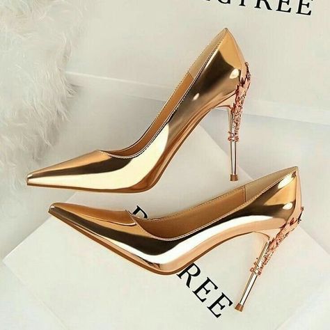 Fancy High Heels, Hak Tinggi, Gold High Heels, Dr Shoes, White Champagne, Cute Shoes Heels, Shoes Heels Classy, Shoes Ideas, Heels Classy