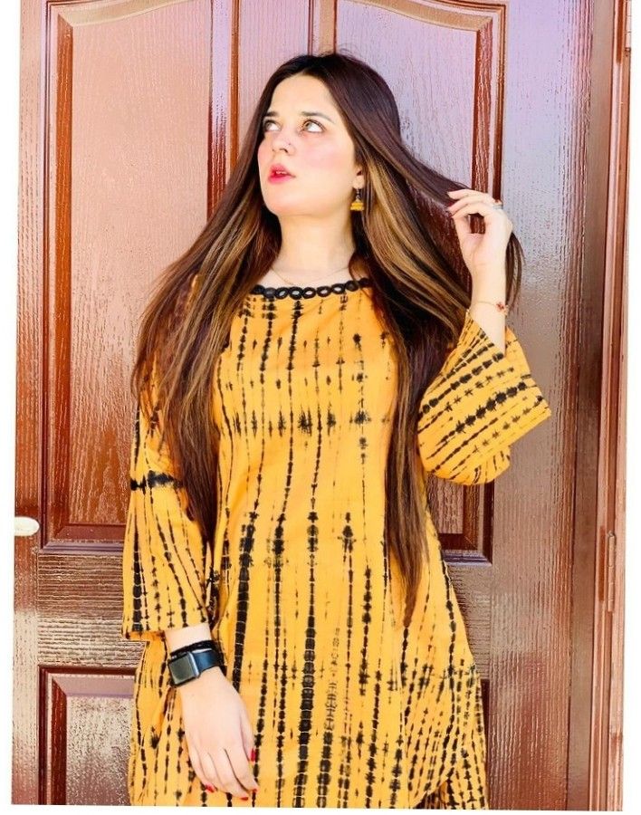 Long Kurta Designs, Bandhani Dress, Long Gown Design, Bridal Dresses Pakistan, Causal Dresses, Long Dress Design, Stylish Dress Book, Pakistani Dress Design, Indian Designer Outfits