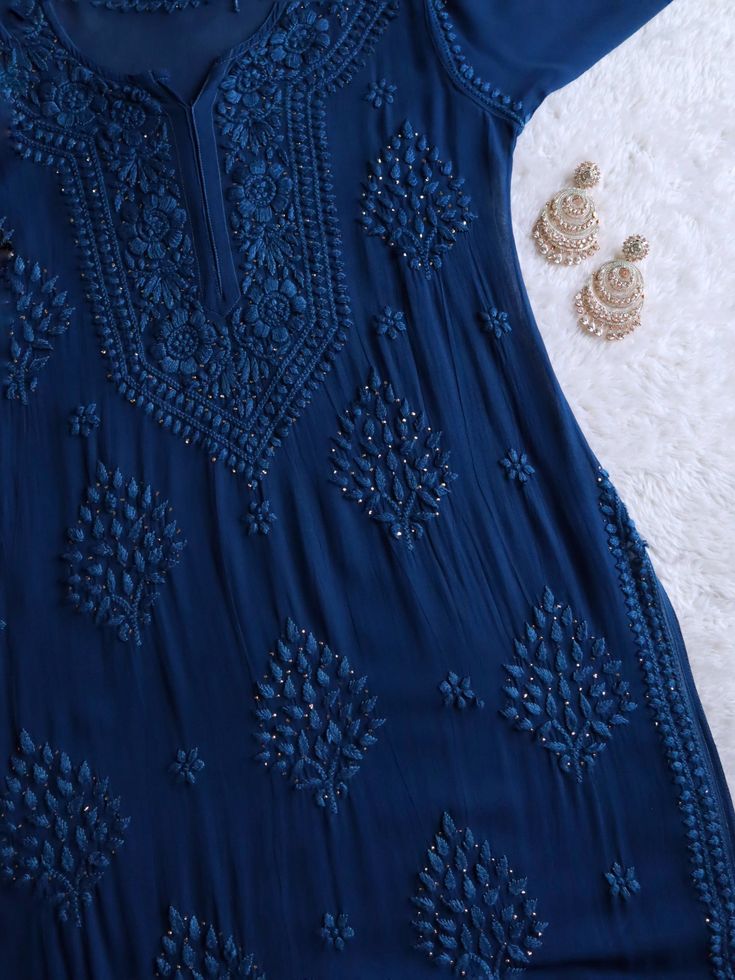 Chikankari Kurta Women, Chikenkari Dress Ideas Kurti, Desi Kurti, Blue Kurti Outfit, Blue Kurta, Chickenkari Kurti Designs Latest, Chickenkari Kurti, Chikankari Kurti Designs Latest, Chickenkari Suits Designs