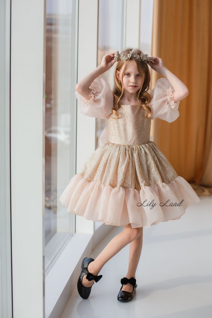 Looking for the perfect dress for your little princess's special occasion? Look no further than our Gold Glitter Tulle Tutu Dress! This stunning dress features layers of soft tulle, accented with sparkly glitter details for a touch of glamour. The full, twirly skirt is perfect for dancing the night away at a birthday party, prom, ball, or wedding. Our dress is also ideal for flower girls and pageants, with its elegant design and attention to detail. Crafted with love and care, this dress is sure Sparkly Ball Gown, Puffy Sleeve Dress, Tutu Birthday, Tulle Tutu Dress, Kids Formal, Formal Wedding Guests, Princess Dress Kids, Twirly Skirt, Prom Ball Gown