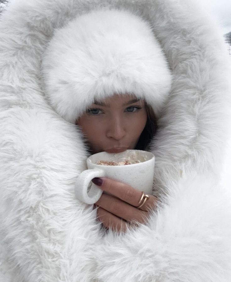 Modeling Poses, Winter Princess, Snow Princess, Winter Inspo, Snow Bunnies, St Moritz, Ski Season, Winter Photo, Cozy Style