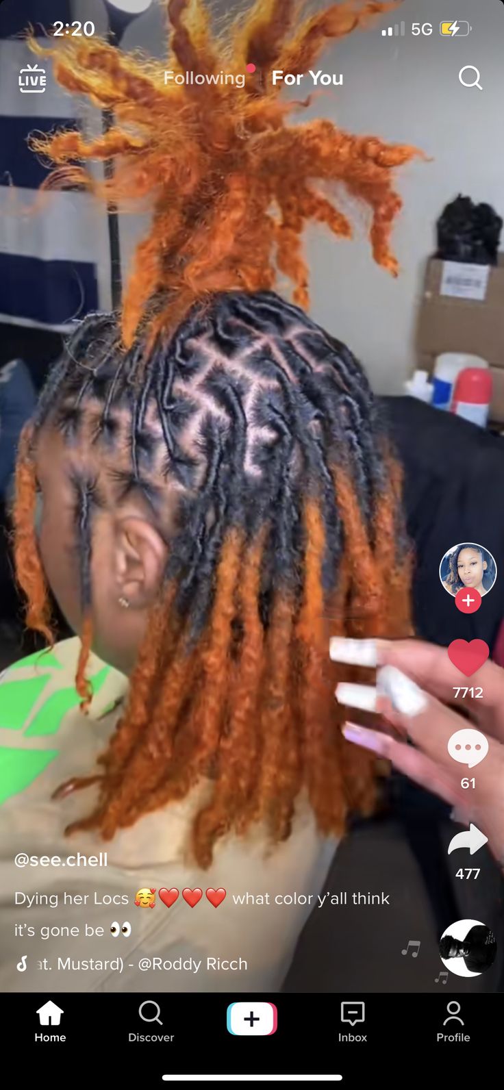 Starter Locs Color Ideas, Pretty Loc Styles For Women, Dyed Ends Locs, Pinapple Hairstyle With Locs, Pineapple Style On Locs, Short Locs Hairstyles For School, Fluffy Locs Hairstyles, Pineapple Locs Style, Pineapple Dreads Hairstyle