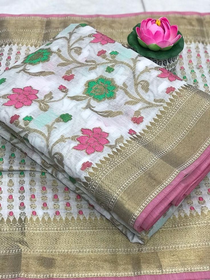 Pathani Saree, Formal Dance Dresses, Pink Blouse Designs, Blouse Indian, Indian Bridal Sarees, Wedding Saree Blouse, Golden Border, Paisley Art, White Saree