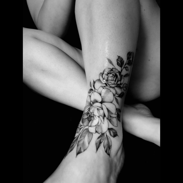 a woman's leg with flowers on it