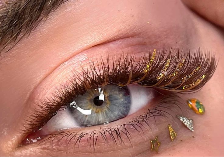 Glitter Lashes, Color Eyelash Extensions, Eye Lash Photography, Eyelash Studio, Best Lash Extensions, Diy Lace Ribbon Flowers, Eyelash Extensions Styles, Lash Extensions Styles, Eyelash Extentions