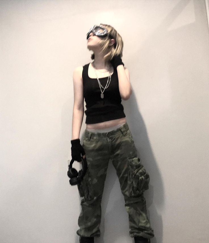 Apocalypse Clothes Women, Grunge Apocalypse Aesthetic, Apocalypse Scientist Aesthetic, Y2k Apocalypse Outfit, Cool Apocalypse Outfit, Wasteland Aesthetic Outfit, Zombie Acopalypse Outfit, Apocalypse Halloween Costume, Aesthetic Apocalypse Outfit