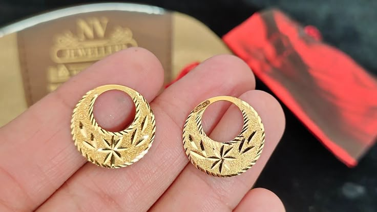 Boys Earrings Gold, Gold Bali Design For Men, Gold Bali For Men, Boys Earings Design, Gents Earrings, Chand Bali Earrings Gold, Music Rings, Ring Tattoo Designs, Ring Boy