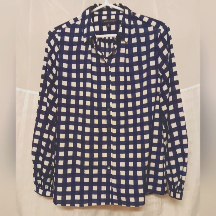 Banana Republic Gingham Button-Down Blouse In Size: S. Nwot. This Is A Sheer *Not See-Through* Gingham Print In Light Navy And White. The Material Is Very Flowy And Not Rigid Or Stiff At All! The Sleeves Have Elastic Loop/Button Closure. Simply Sophisticated! . . Like It? I Accept *Reasonable* Offers And- Check Out My Closet! I Am Constantly Adding To It. I Keep A Wide Variety Of Inventory- All In Excellent Condition Only! I Offer An Even Bigger Discount When You Purchase Any Bundle! Thank You F Plaid Button Closure Workwear Top, Fall Gingham Button-up Blouse, Chic Collared Plaid Shirt, Gingham Button-up Blouse For Work, Gingham Button-up Blouse With Button Closure, Gingham Collared Blouse For Work, Gingham Button-up Tops For Workwear, Plaid Long Sleeve Blouse For Office, Chic Collared Plaid Blouse