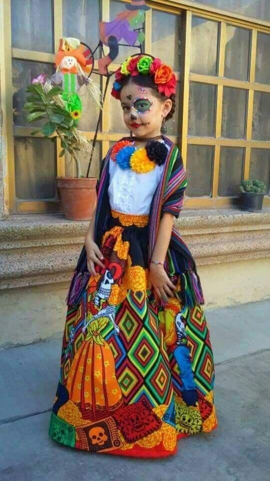 Dia De Los Muertos Family Costume Ideas, Mexican Traditional Clothing, Coco Costume, Folklorico Dresses, Catrina Costume, Childrens Halloween Costumes, Old Halloween Costumes, Skirt Diy, Mexican Outfit