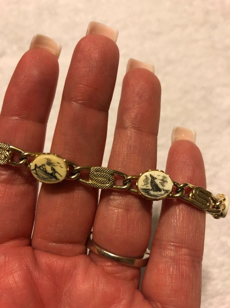 I love this piece! The ovals are super intricate. Please ask any questions before purchase Antique Oval Metal Jewelry, Vintage Oval Link Jewelry Gift, Gold Oval Bracelets, Unique Oval Gold Bracelets, Ornate Etched Oval Jewelry, Ornate Oval Engraved Bracelets, Vintage Etched Bracelets, Ornate Oval Gold Bracelet, Ornate Oval Gold Bracelets