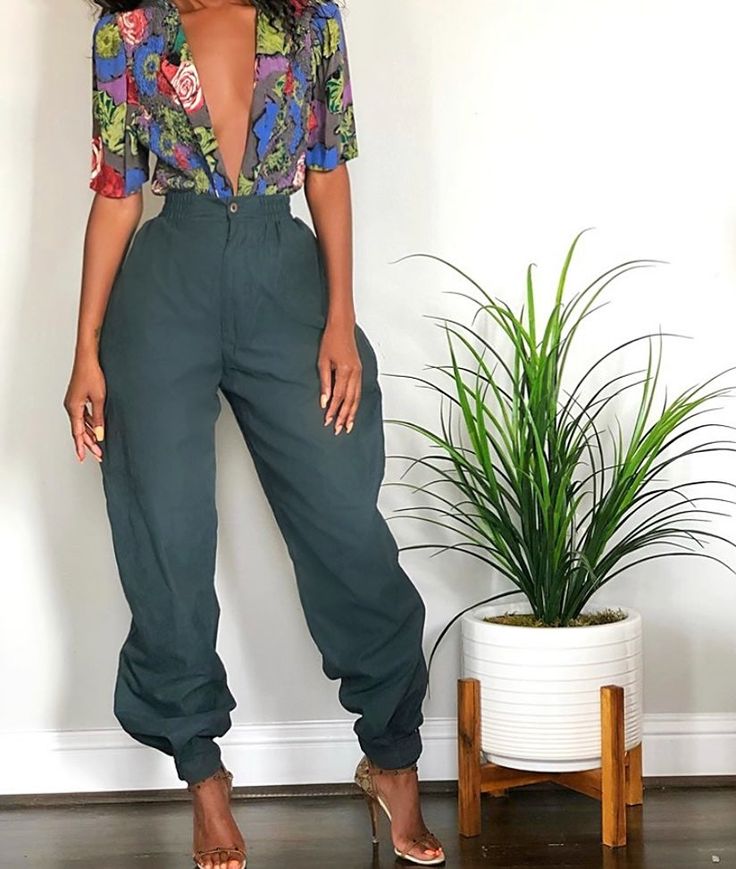 Trendy Chic Outfits Classy, High Fashion Vintage, Korea Trip, Thrift Inspo, Balloon Pants, Business Chic, Modern Vintage Fashion, Elegant Dinner, 90s Fashion Outfits