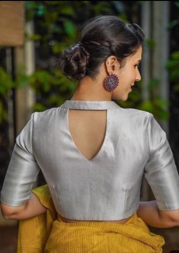 ac796a52db3f16bbdb6557d3d89d1c5adesc49309826ri Cotton Saree Blouse Designs, Silver Blouse, Saree Blouse Neck Designs, New Saree Blouse Designs, Blouse Design Images, New Blouse Designs, Sari Blouse Designs, Saree Blouse Patterns, Simple Blouse Designs