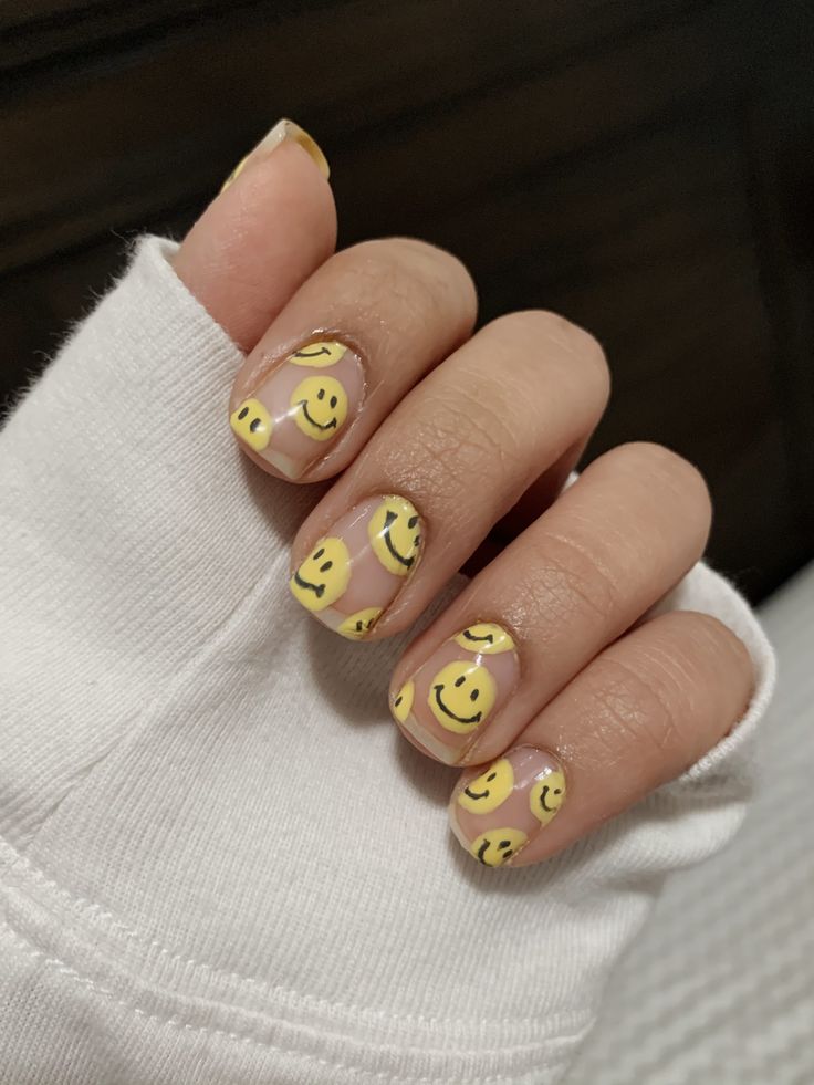 Nails Smiley Face, Smiley Face Nails, Cute Easy Nail Designs, Acrylic Nail Designs Coffin, Face Nails, Kids Nail Designs, Nail Tip Designs, Hippie Nails, Cute Simple Nails