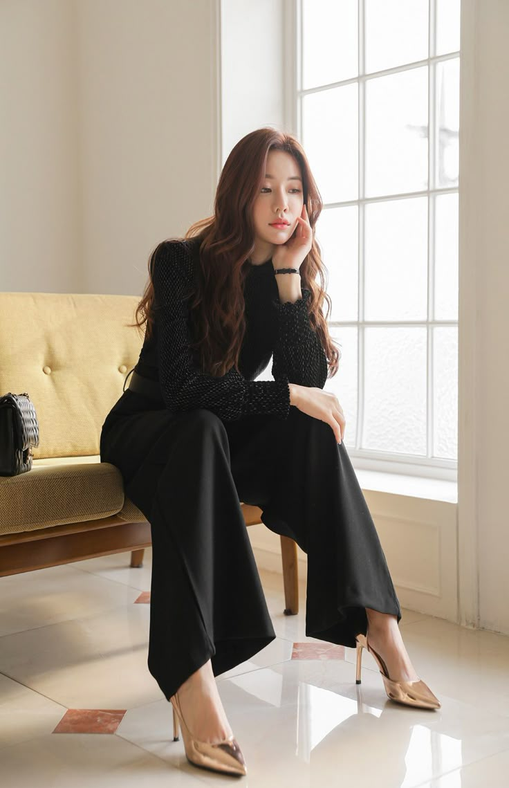 Áo Blu, Woman Suit Fashion, Korean Fashion Dress, Classy Dress Outfits, Classy Work Outfits, Stylish Work Outfits, 인물 사진, Kpop Fashion Outfits, Suit Fashion