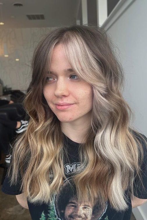 Color Block Hair Natural Colors, Brunette Blonde Split Dye, Cool Brown And Blonde Hair, Peekaboo Split Dye, Block Hair Colour, Trending Hair Colors 2024, Blonde Color Blocking, Brown Under Blonde Hair, Brown And Blonde Split Dye