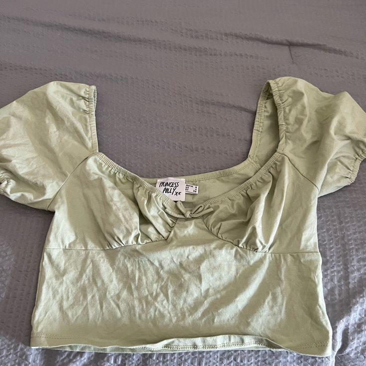 Never Worn, But Tried On. In Great Condition. Size 4. Trendy Cotton Crop Top With Puff Sleeves, Chic Green Short Sleeve Crop Top, Casual Green Puff Sleeve Tops, Fitted Puff Sleeve T-shirt For Spring, Green Puff Sleeve Summer Top, Green Cropped Cotton Blouse, Green Puff Sleeve Tops For Spring, Chic Green Cotton Tops, Casual Cotton Crop Top With Puff Sleeves