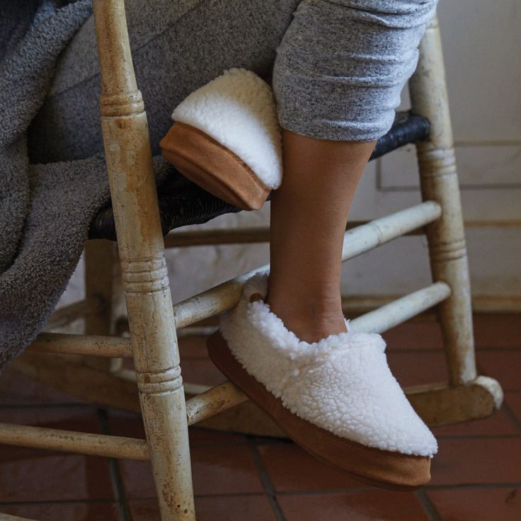 The Women's Original Acorn® Moc is inspired by the look of cozy moccasin style shoe with the all-day comfort of a slipper. Wear this stylish slipper inside or out feeling cloud-like comfort with each step. Nordic Color, Yoga Shoes, Spa Slippers, Moccasins Women, Cloud Cushion, Moccasins Style, Sheepskin Slippers, Slide Slippers, Slippers For Women