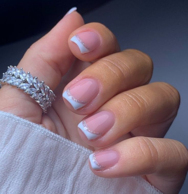 French Tip Nails 2023 Trends, Gel Manicure Ideas For Short Nails Summer French Tips, French Manicure With Glitter Line, French Tip With Glitter Line, French Manicure With Glitter, French Tip Gel Nails, Summer Nails 2023, Summer Nail Colors, Nails Yellow