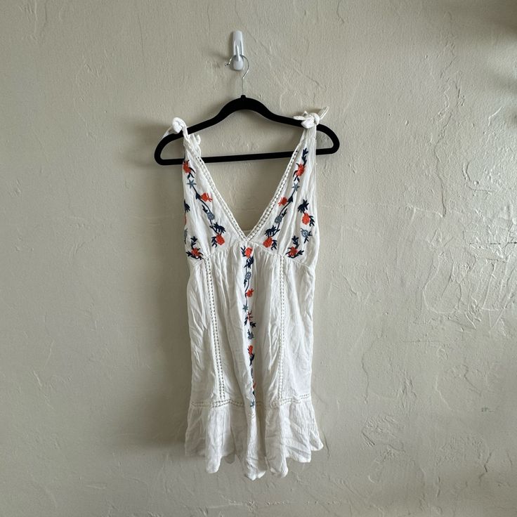 Jessica Simpson Embroidered Floral Mini Dress Nwt Size Xs White Embroidered Dress For Day Out, White Sleeveless Sundress With Floral Embroidery, Embroidered V-neck Summer Mini Dress, White Embroidered Mini Dress For Vacation, White Embroidered Mini Dress For Brunch, White Floral Embroidered Sundress For Spring, White Floral Embroidery Sundress For Spring, White V-neck Embroidered Dress For Summer, Sleeveless Mini Dress With Floral Embroidery For Brunch