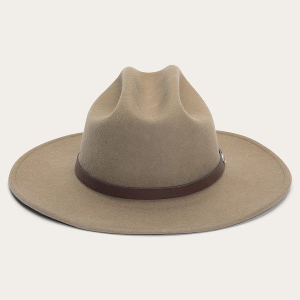 Casual Wide Brim Felt Hat For Ranch, Curved Brim Fur Felt Fedora For Ranch, Fur Felt Ranch Hat With Flat Crown, Country Style Hat With Flat Crown For Outdoor, Flat Brim Felt Hat For Ranch, Country Style Flat Crown Hat For Outdoor, Western Style Fur Felt Hat With Flat Crown, Fur Felt Brimmed Hat Bands For Country Events, Casual Felt Hat With Flat Crown For Rodeo