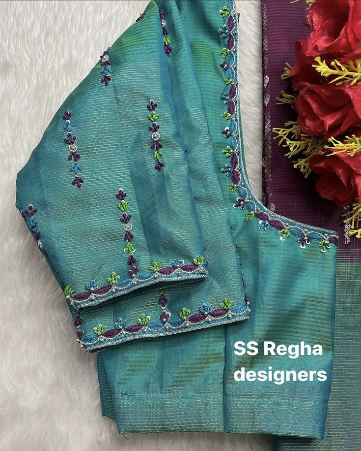 Simple Green Blouse Designs For Saree, Half Sleeve Blouse Designs, Traditional Saree Blouse Designs, Blouse Designs For Saree, Kurta Embroidery, Green Blouse Designs, Pink Blouse Designs, Embroidery Simple, Lace Blouse Design