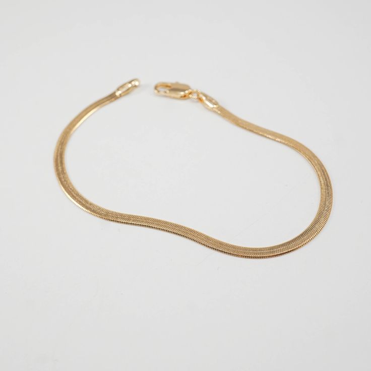 Finally a heavy, but ultra delicate herringbone chain bracelet 18/30 Gold filled 2.5-3mm width chain chain was produced & sourced in brazil Herringbone Bracelet, Herringbone Chain, Chain Anklet, Anklet Jewelry, Long Chain, Gold Filled Jewelry, 14kt Gold, Earring Necklace, Jewelry Care